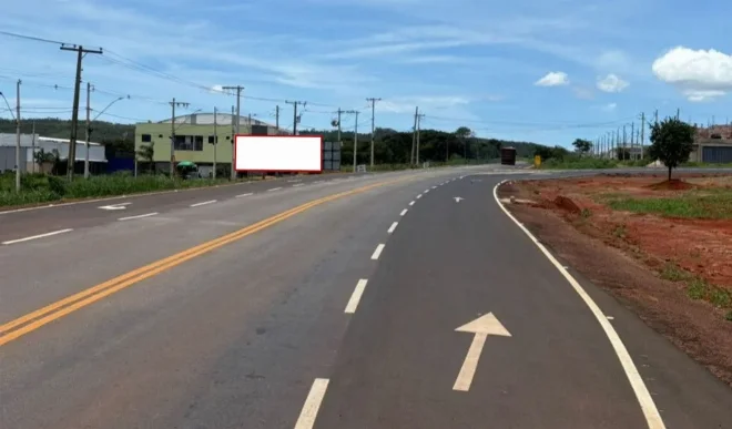 paracatu-cidade-outdoor-placa-painel-comunicacao-visual-midia-ooh-rodovia-mg-188-entrada-do-bairro-jardim-europa-sentido-guarda-mor-088am