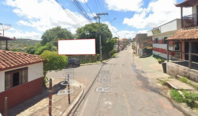 diamantina-cidade-outdoor-placa-painel-comunicacao-visual-midia-ooh-palha-rua-frente-sacolao-470sm