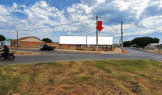 araguari-cidade-outdoor-placa-painel-comunicacao-visual-midia-ooh-interlagos-proximo-forum-frente-ao-tejeoto-157gr-2