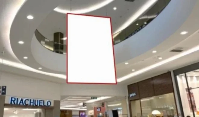 painel-de-led-center-shopping-uberlandia-corredor-principal-placas-painel-comunicacao-visual-cidade-publicidade-impulso-house-centro-09bl