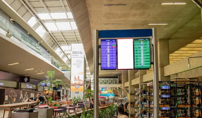 outdoor-painel-de-led-placas-painel-comunicacao-visual-cidade-publicidade-impulso-house-centro-aeroporto-internacional-siv-11fz
