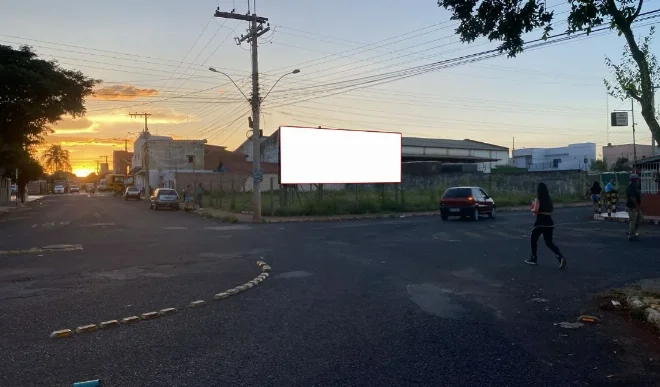 monte-carmelo-cidade-outdoor-placa-painel-comunicacao-visual-publicidade-impulso-house-30fl