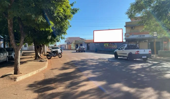 monte-carmelo-outdoor-digital-placa-painel-de-led-comunicacao-visual-digital-publicidade-avenida-joao-pinheiro-esquina-praca-arminio-paranhos-disk-bebidas-rodoviaria-447vn