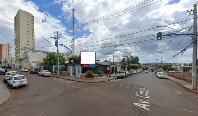 ituiutaba-cidade-led-placa-painel-comunicacao-visual-midia-ooh-avenida-cinco-com-vinte-centro-554mi