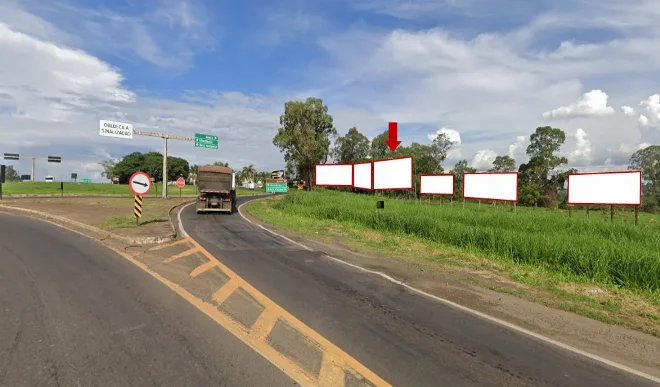 outdoor-cidade-placa-painel-rodoviario-comunicacao-visual-midia-upa-rodovia-araxa-trevo-br262-br452-km694-uberaba-aeroporto-108pp