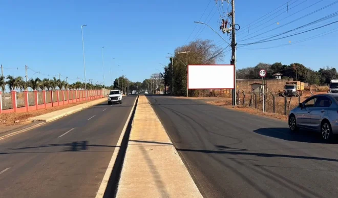 paracatu-cidade-outdoor-placa-painel-comunicacao-visual-midia-ooh-660am