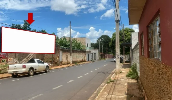 monte-carmelo-cidade-outdoor-placa-painel-comunicacao-visual-publicidade-impulso-rua-alferes-euzebio-praca-do-rosario-proximo-a-igreja-177fl