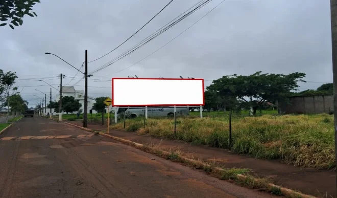 monte-carmelo-cidade-outdoor-placa-painel-comunicacao-visual-midia-ooh-av-brasil-oeste-com-rua-jaboticabal-em-frente-a-unifucamp-1606te