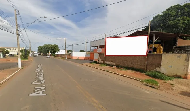 monte-carmelo-avenida-quinze-de-novembro-em-frente-ao-posto-petrobras-sentido-centro-placa-painel-comunicacao-visual-midia-ooh-15te