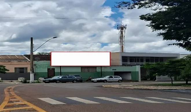 monte-carmelo-rua-castro-alves-praca-governador-valadares-proximo-a-magazine-luiza-placa-painel-comunicacao-visual-midia-ooh-16te