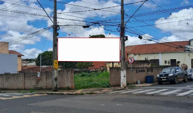 monte-carmelo-cidade-triedo-outdoor-placa-painel-comunicacao-visual-midia-ooh-rua-tiradentes-com-rua-tito-fulgencio-em-frente-a-praca-da-igreja-matriz-67te