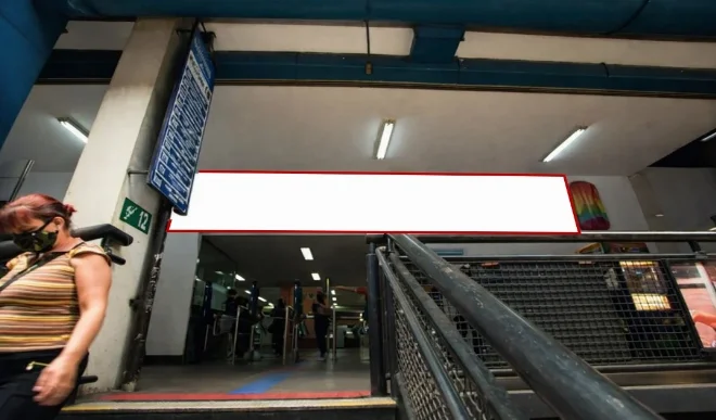 uberlandia-cidade-top-sight-outdoor-placa-painel-comunicacao-visual-midia-ooh-painel-saida-das-plataformas-terminal-central-12gmi