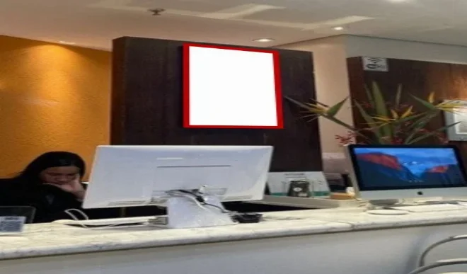 belo-horizonte-cidade-tv-indoor-placa-painel-comunicacao-visual-midia-ooh-doutor-arnaldo-castro-oftamologia-life-center-avenida-do-contorno-3-telas-474ci